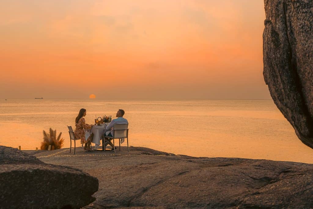 Dining on The Rocks