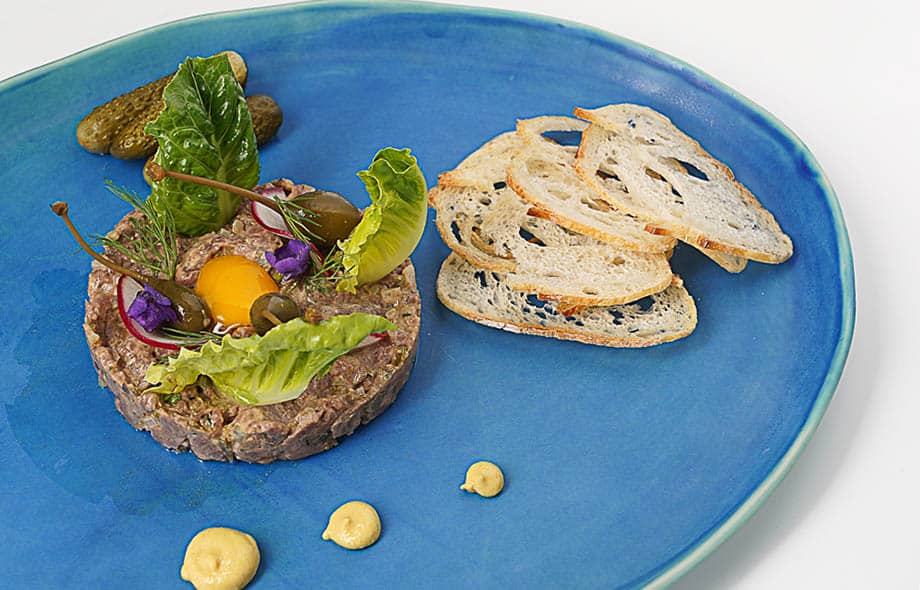 CLASSIC BEEF TARTARE